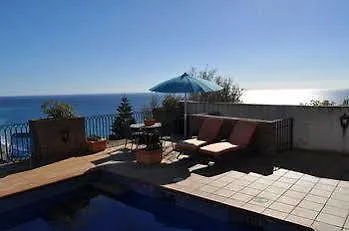 웰컴 인 네르하 게스트하우스 럭셔리 B&B