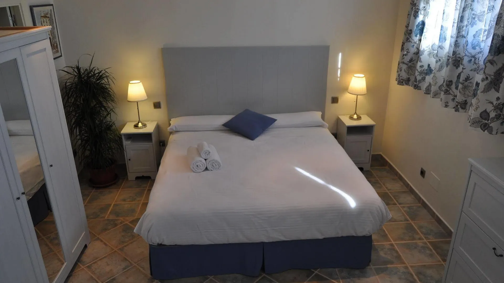 웰컴 인 네르하 게스트하우스 럭셔리 B&B