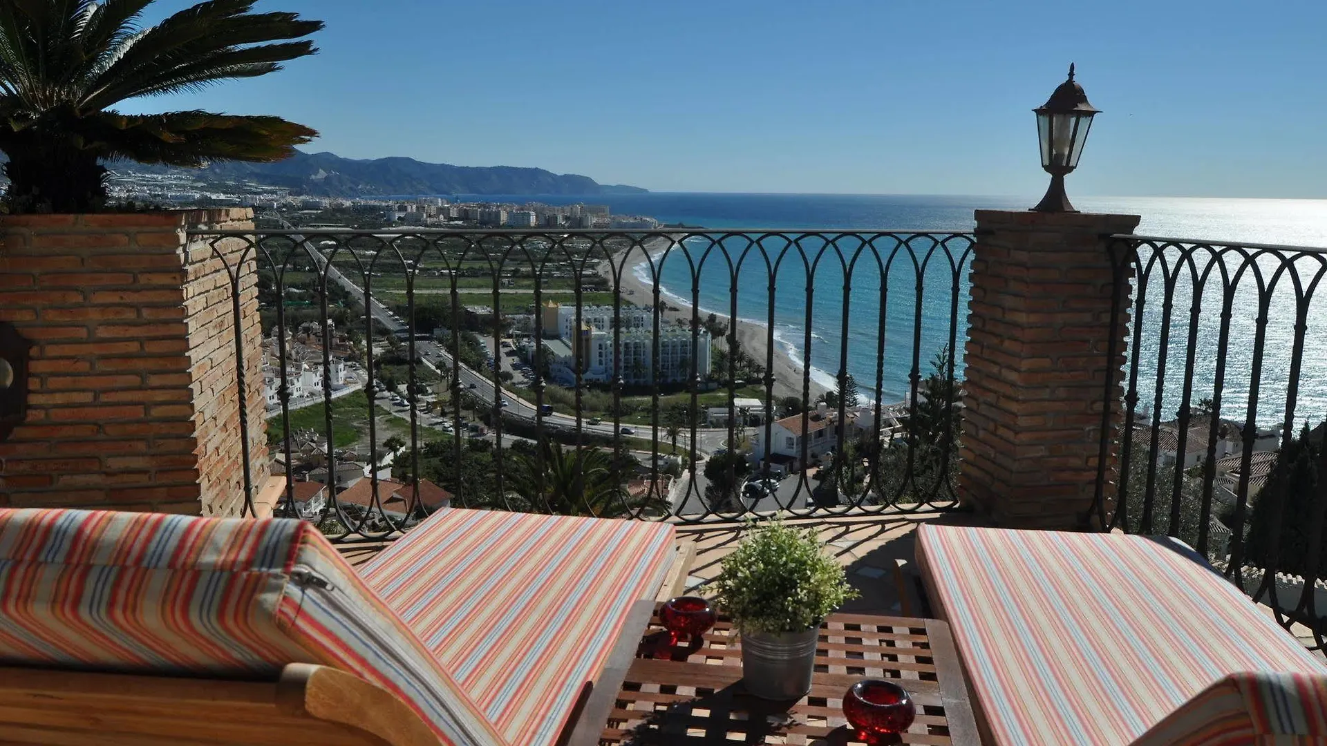 Welcome Inn Nerja Guest House Luxury Bed & Breakfast Spanien